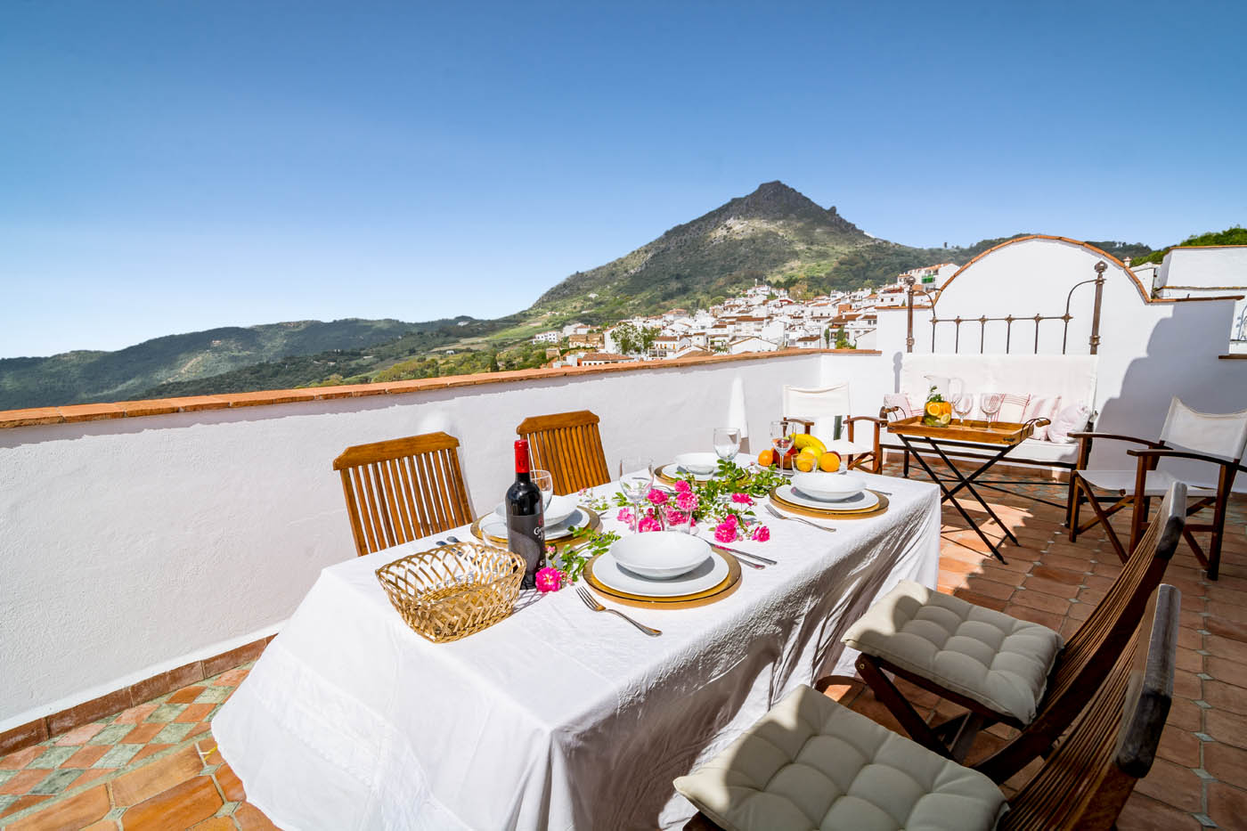 Terraza bien amueblada (antes de colocar una mini piscina)